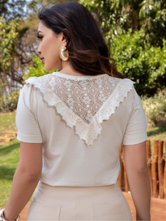 T-SHIRT MALHA DETALHE RENDA LUZIA FAZZOLLI