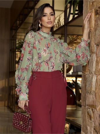 BLUSA CHIFFON ESTAMPADA COM PREGRAS